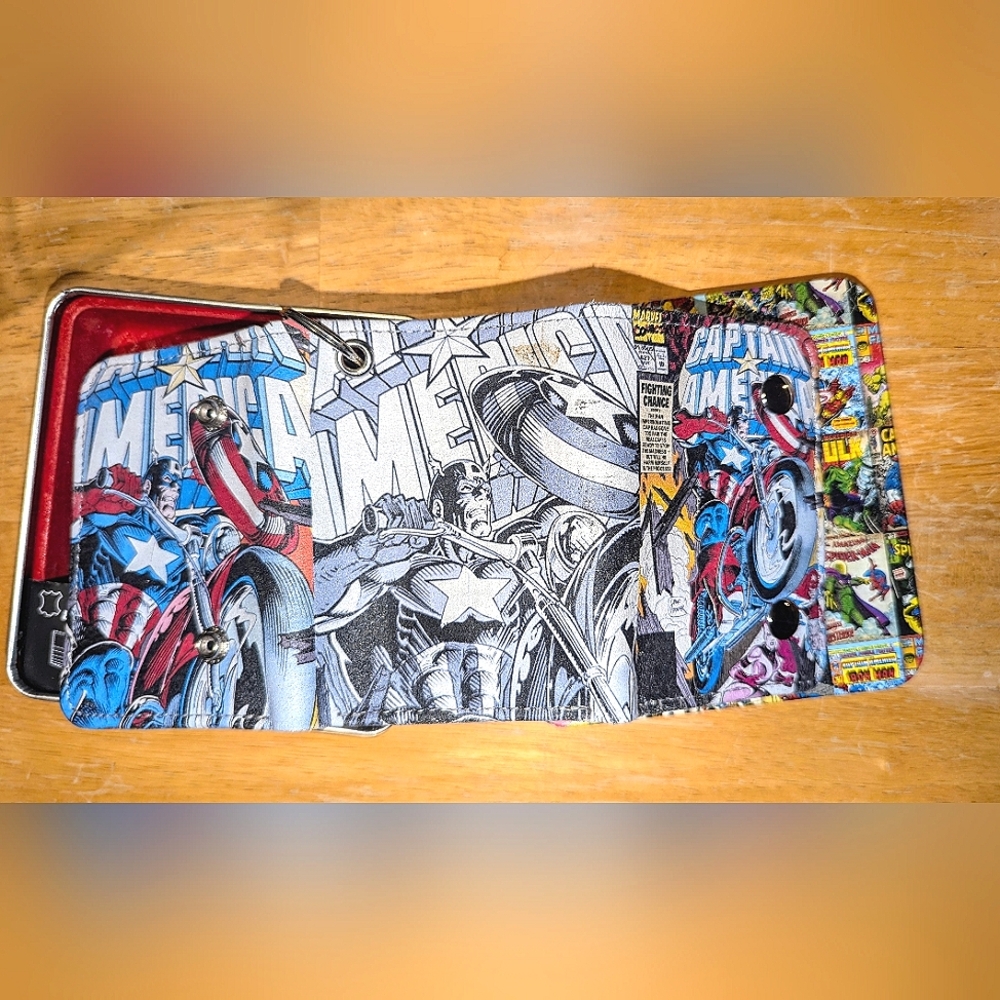 Marvel Captain America Wallet Genuine Leather Slimfold w Silver Clip-On Chain